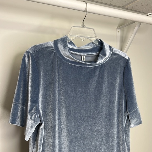 By Anthropologie Blue Velvet Short Sleeve Mock Neck Top- L - Picture 3 of 6